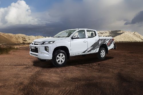 L200 Front angle low view