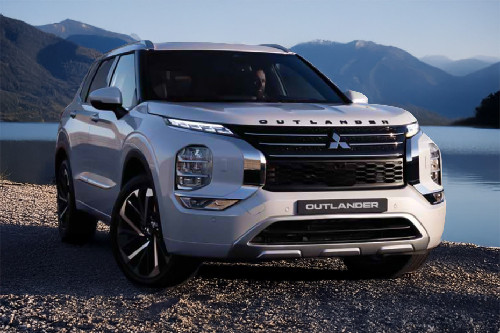 Mitsubishi Outlander Front Medium View