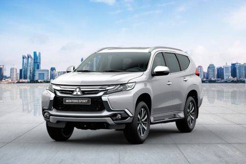 Mitsubishi Montero Sport (2022-2023) Front Side View