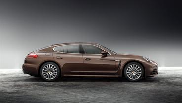 Panamera 4S Side view