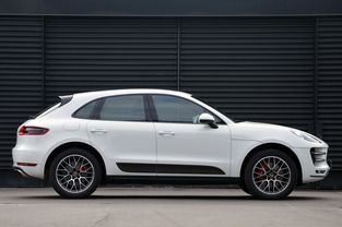 Macan Turbo-2015 Side view