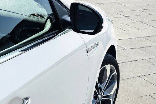 Renault Megane Drivers Side Mirror Rear Angle