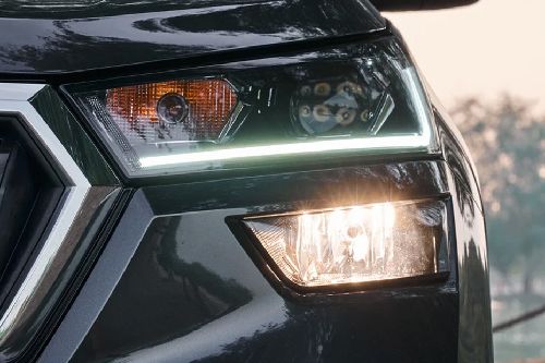 Kushaq Headlight