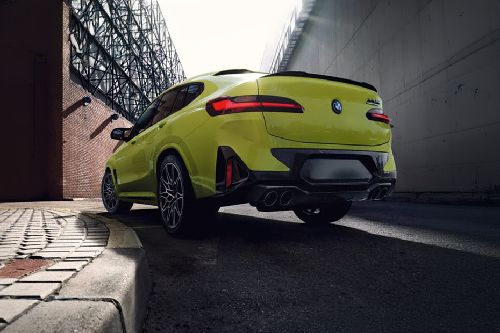 Rear Medium View of BMW X4 M