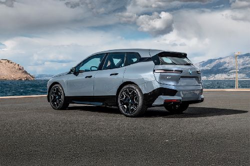 Rear Cross Side View of BMW IX