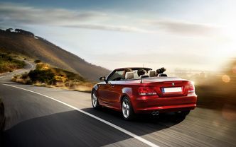 1 Series Convertible Side view