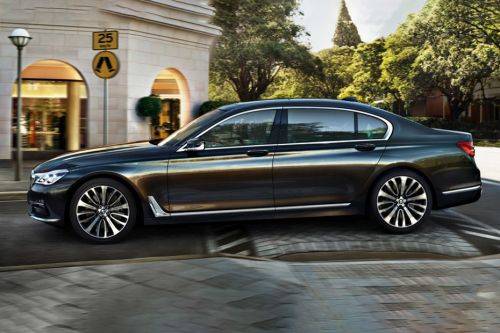 7 Series Sedan Side view