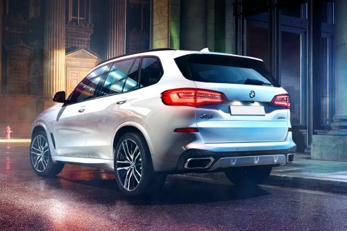 Rear Cross Side View of BMW X5 (2022-2023)