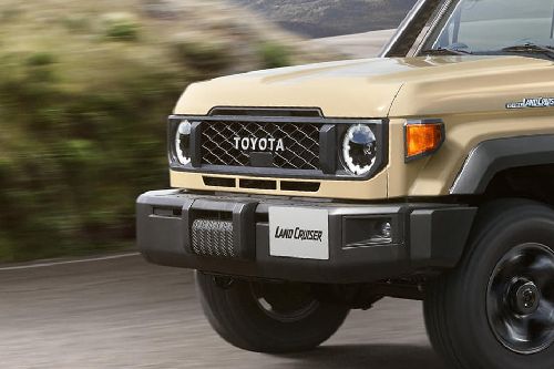 Land Cruiser 70 Grille View