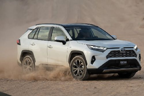 Toyota RAV 4 HEV Front Cross Side View