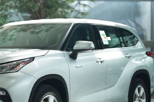 Toyota Highlander Drivers Side Mirror Front Angle