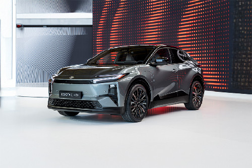 C-HR PLUS Front angle low view