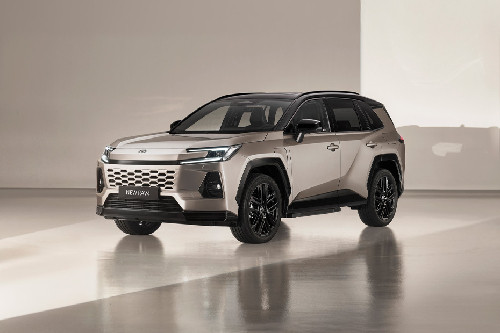 RAV 4 2026 Front angle low view