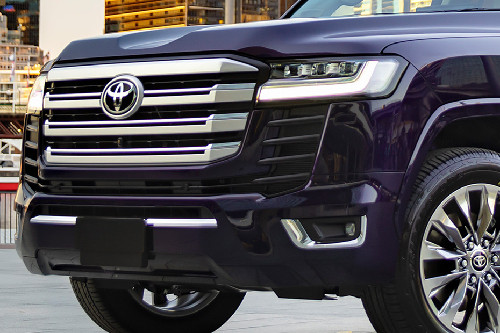 Land Cruiser 300 Grille View