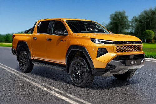 Toyota Hilux Hybrid Front Medium View