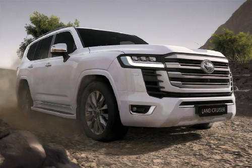 Land Cruiser Front deep low Angle View