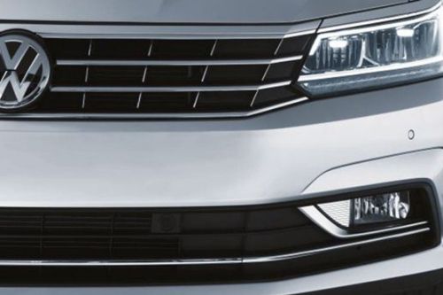 Passat Grille View