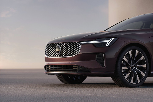 S90 2025 Grille View
