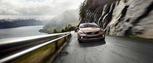 V40 Cross Country Medium Angle Front View