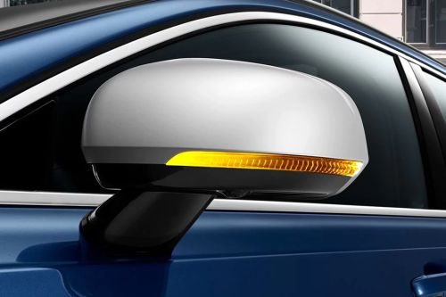 Volvo XC90 (2022-2022) Drivers Side Mirror Front Angle
