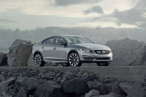 Volvo S60 (2021-2023) Front Cross Side View