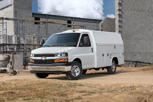 Chevrolet Express 6.6L 3500 EXT AT 2024 UAE