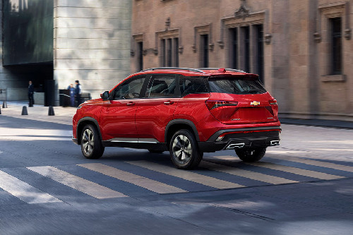 Rear Cross Side View of Chevrolet Captiva