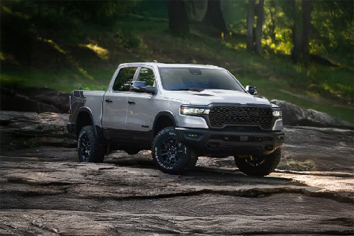 RAM 1500 2026 Front Cross Side View