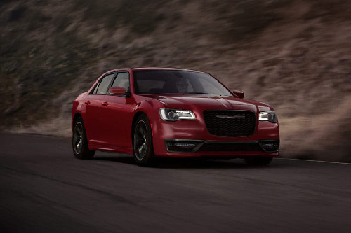 Chrysler 300 Front Medium View