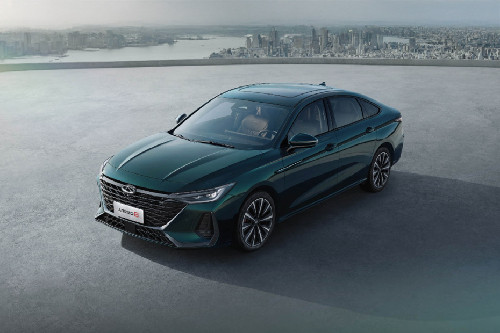 Chery Arrizo 8 Front Side View