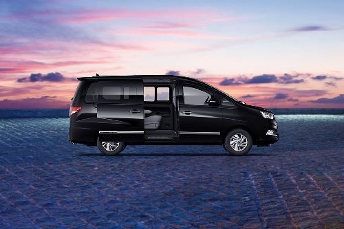 JAC M4 Drivers Sideview