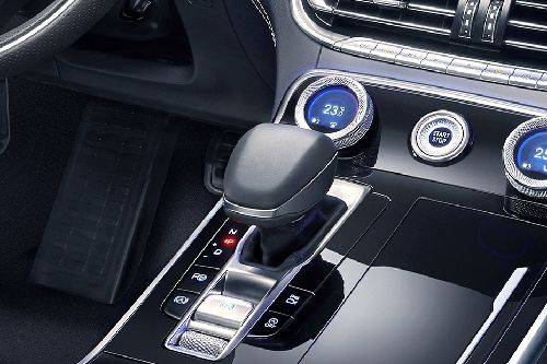 Hongqi H9 Gear Shifter