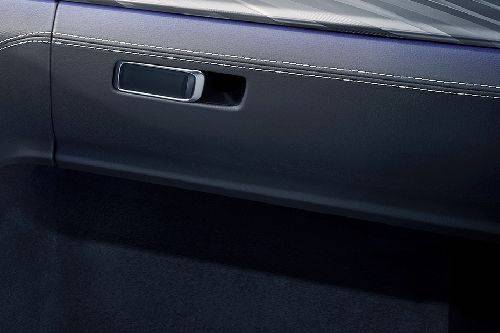 Hongqi H9 Glove Box