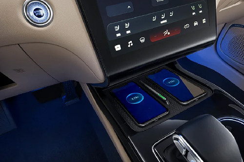 Power Accessories Outlet View of Hongqi HS3