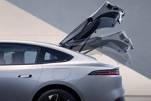 007 Trunk Open