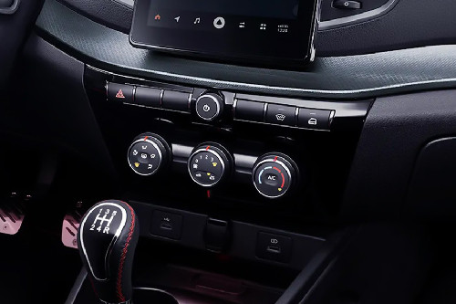 Front AC Controls of Lada Vesta SW Sportline