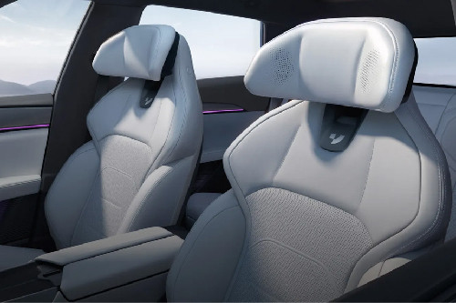 01 Front Seats