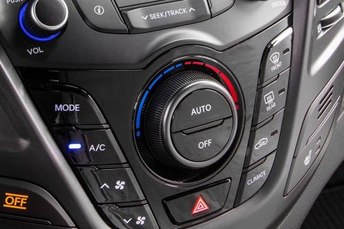 Side AC Controls of Hyundai Veloster Turbo 