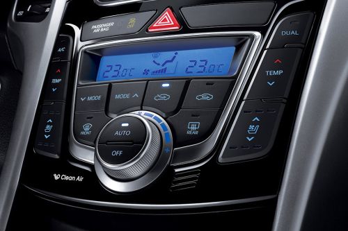 Front AC Controls of Hyundai i30