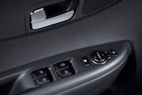 Hyundai i20 5DR Drivers Side In Side Door Controls