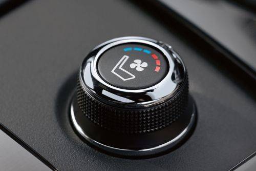 Front AC Controls of Infiniti QX70