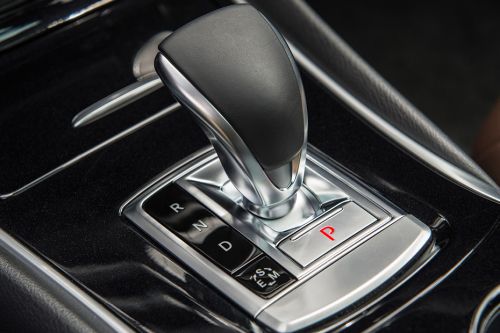 Infiniti QX30 Gear Shifter