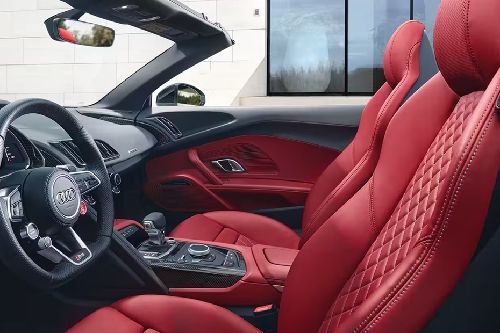 R8 Spyder Front Seats