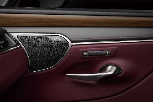 door handle interior of Lexus ES 2026