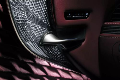 door handle interior of Lexus LS Hybrid