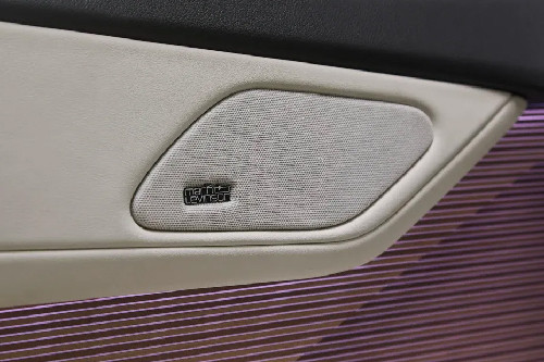 Speakers View of Lexus ES Hybrid 2026