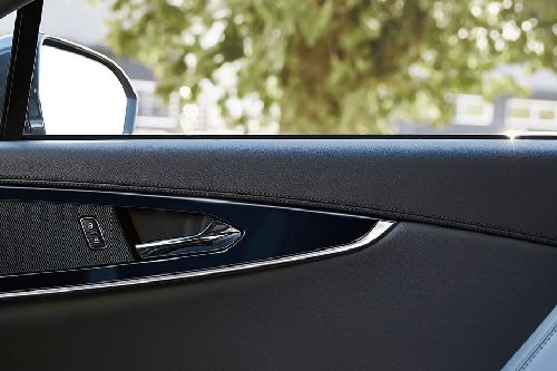 door handle interior of Lincoln Nautilus (2022-2024)