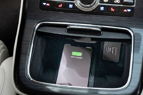 Power Accessories Outlet View of Lincoln Nautilus (2022-2024)