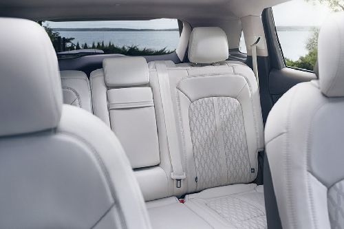 Lincoln Nautilus (2022-2024) Rear Seats