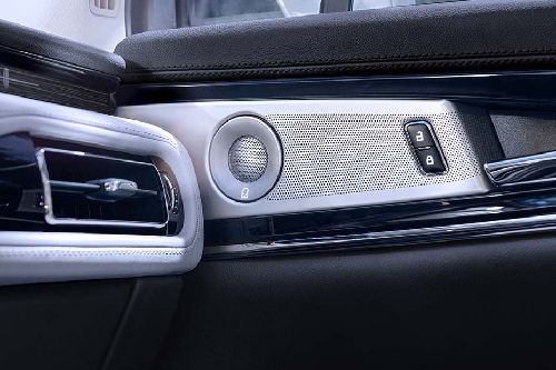 Speakers View of Lincoln Nautilus (2022-2024)